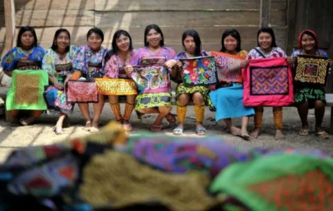 Indígenas de Colombia y Panamá se unen para enfrentar plagio artesanal