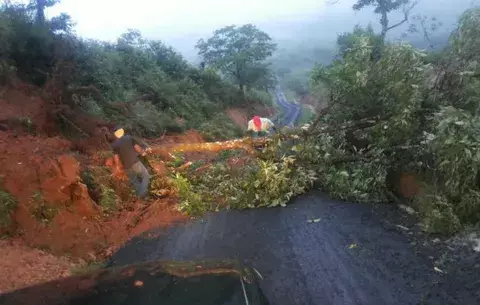Derrumbes e interrupciones en vías de Herrera