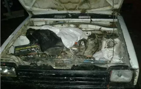 Aprehenden a sujetos por transportar huevos en el motor del auto