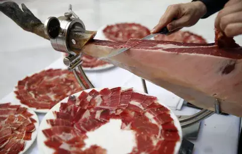 Jamón ibérico mejora la salud vascular en personas sanas
