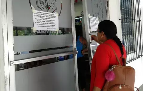 Suspenden servicios de laboratorio y farmacia en CSS de Chitré  