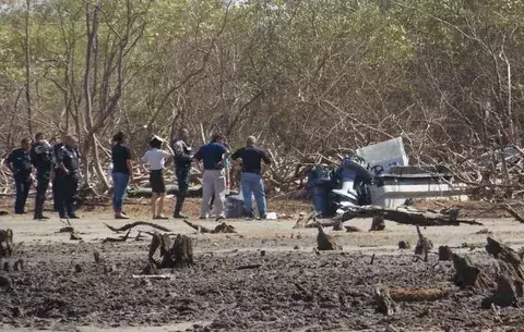 Encuentran lancha abandonada en Hondita de Los Santos
