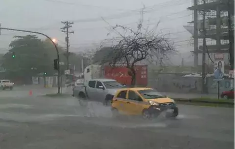 Sistema de baja presión seguirá provocando lluvias en Panamá