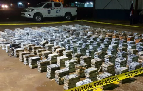 Incautan 1,218 paquetes de droga en playa de Mariato