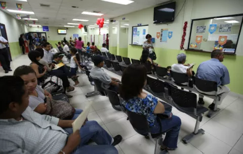 Mitradel aprueba 22 mil permisos laborales para los extranjeros