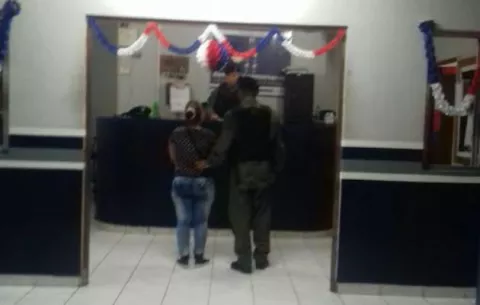 Atrapan a mujer con droga y dinero en Bugaba