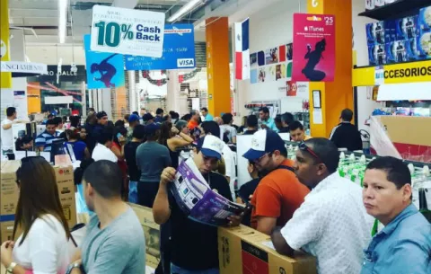 Comercios preparan sus ofertas para el 'Black Friday'