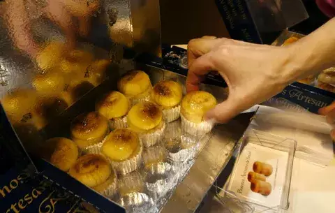 Cerebro de obesos se activa más ante la comida que el dinero