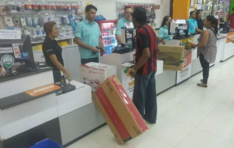 Baja afluencia de personas en el inicio del Black Friday