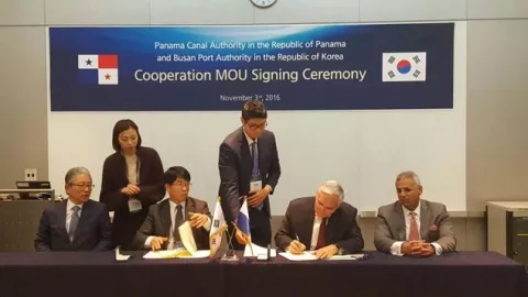 Canal de Panamá suscribe acuerdo con Puerto de Busan de Corea del Sur