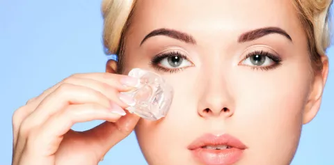 El hielo beneficia tu piel