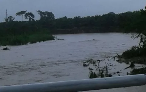 Crecida del río Palo Blanco deja sin agua potable a Puerto Armuelles