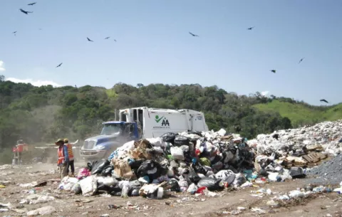 Autoridad de aseo programa eliminar y reubicar  vertederos