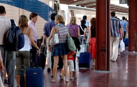 Los españoles viajaron 4.6 % más este verano que el de 2015