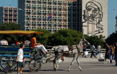 Cuba registra récord de 4 millones de turistas extranjeros