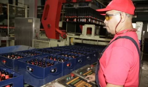 La fabricación de bebidas alcohólicas baja en septiembre 