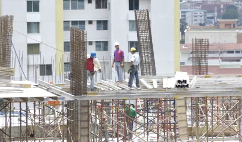 Como 'inoportuna' califican  alza de tasa a la construcción 