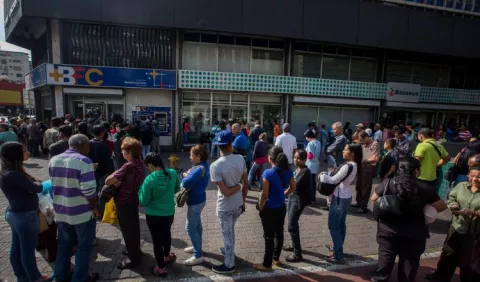 Piden a Maduro que se extienda la vigencia del billete de 100 bolívares