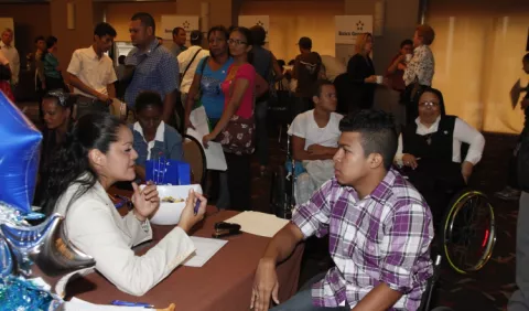 Panameños encuentran menos oportunidades de empleo en el país 