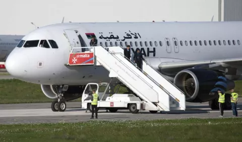 Secuestradores de avión se entregan