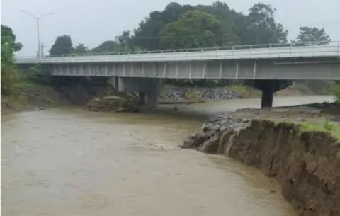 Unos 5 mil moradores de Puerto Armuelles siguen sin agua