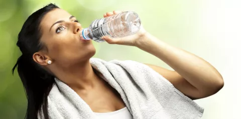 Cuándo beber demasiada agua puede ser perjudicial para tu salud