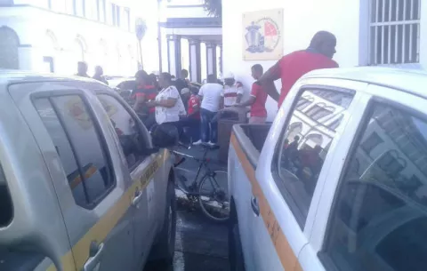 AMP exige sus bonos en Colón y cercan a funcionarios
