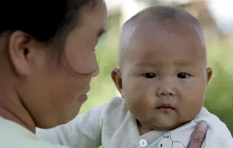 La embarazada de mayor edad en China da a luz a los 64 años