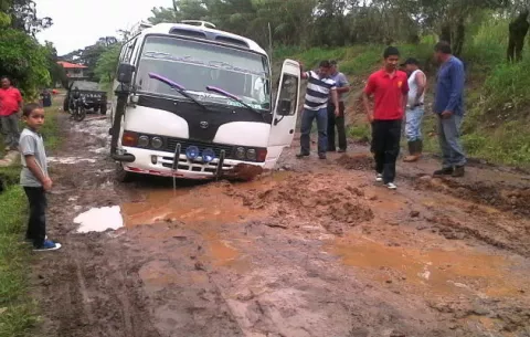 Carretera en pésimo estado mantiene incomunicados a residentes de Cochea