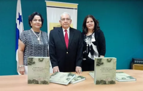 Historiador Castillero Calvo entrega obra a Biblioteca Nacional