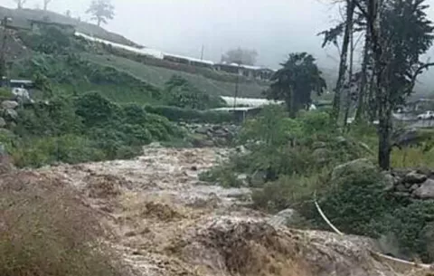 Bomberos recomiendan reubicación de viviendas en áreas de alto riesgo en Tierras Altas