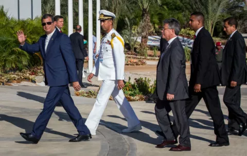 Un 65% de ecuatorianos cree que el país va por "mal camino", según encuesta