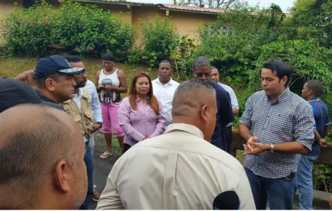 Protestan en Limón por mal estado de las calles