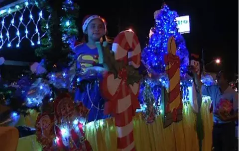 Centenares disfrutaron de lucido desfile de Navidad en Changuinola