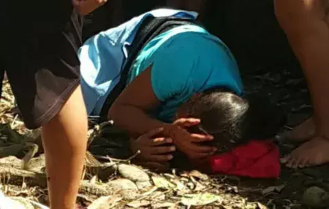 Le enterró un destornillador en la cabeza por no lavar la ropa