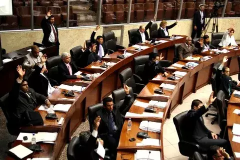 Contraloría aprueba cerca de un millón en partida para diputados