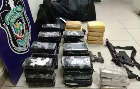 Decomisan droga y armas en finca de Herrera y aprehenden a joven