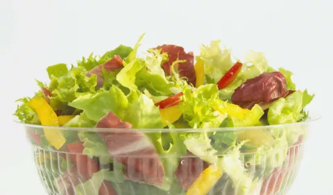 El peligro que ocultan las ensaladas empaquetadas