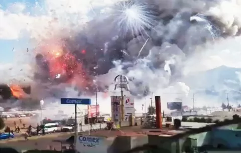 Explosión en fábrica pirotécnica en México deja cerca de 30 muertos