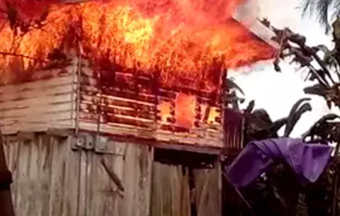 Incendio consume tres viviendas en la Comarca Ngäbe Buglé