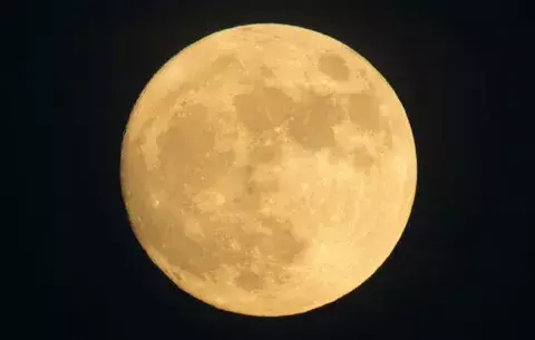 Chinos disfrutan de otra superluna 