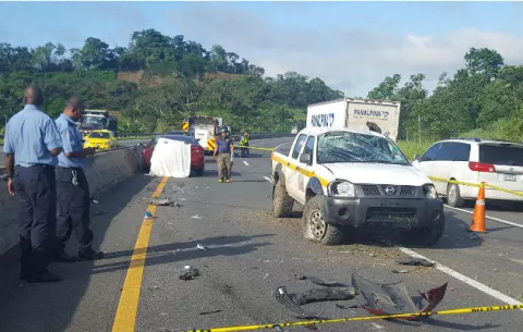 Muere conductor del Meduca en accidente en autopista Panamá-Colón 
