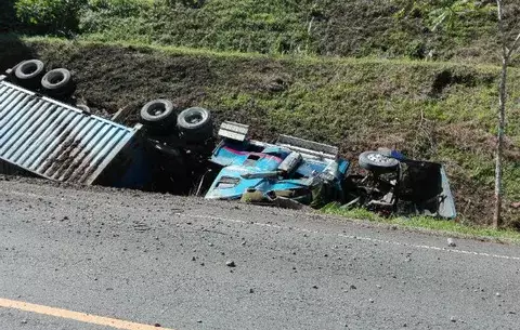 Conductor de articulado se salvó de milagro