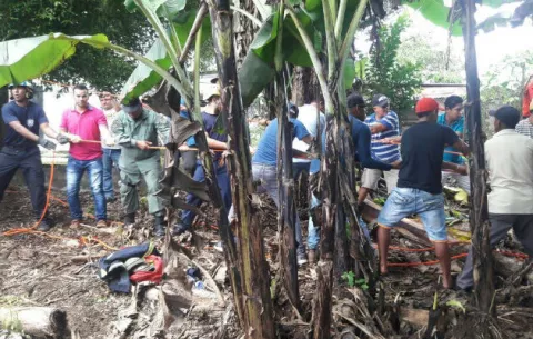 Rescatan a tres personas de pozo brocal en Bugaba