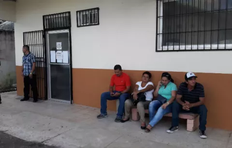 Autoridades aún no tipifican como femicidio la muerte de docente