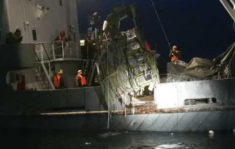 Hallan "caja negra" del avión militar ruso siniestrado en el mar Negro