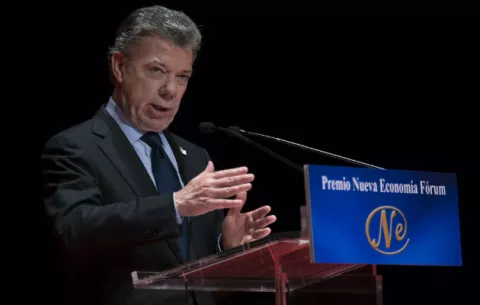 Santos anuncia "instrucciones precisas" para combatir acciones terroristas