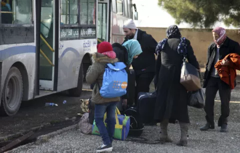 Última tanda de evacuados abandona el este de Aleppo