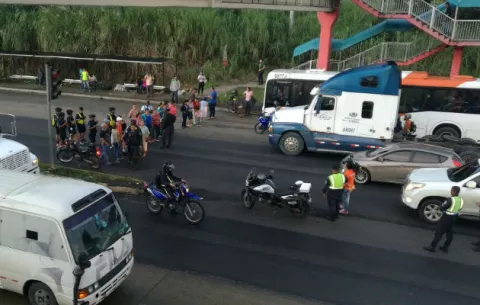 Protestas en Villa Zaíta por falta de agua 