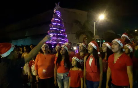 Encienden Villas Navideñas en Colón